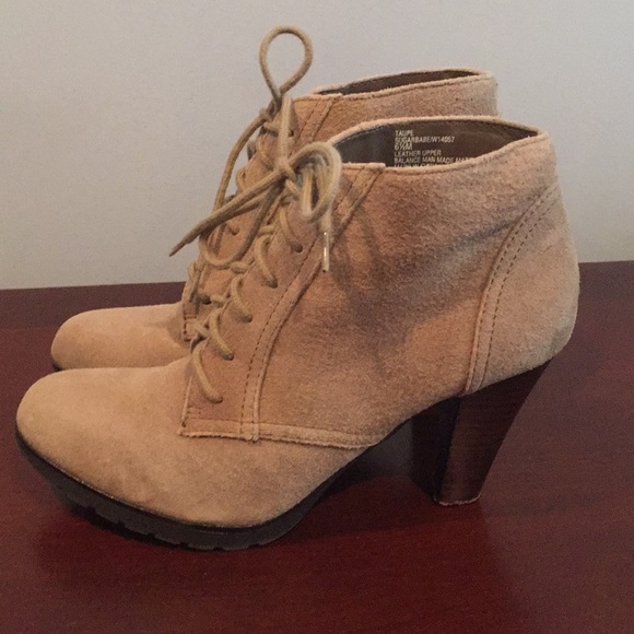 White Mountain Shoes - 6 for $10❗️- White Mountain leather boots